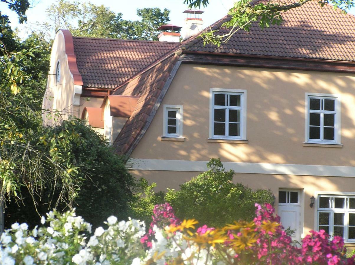Отель Maras Manor Turlava Экстерьер фото