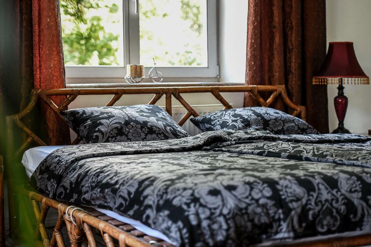 Отель Maras Manor Turlava Экстерьер фото