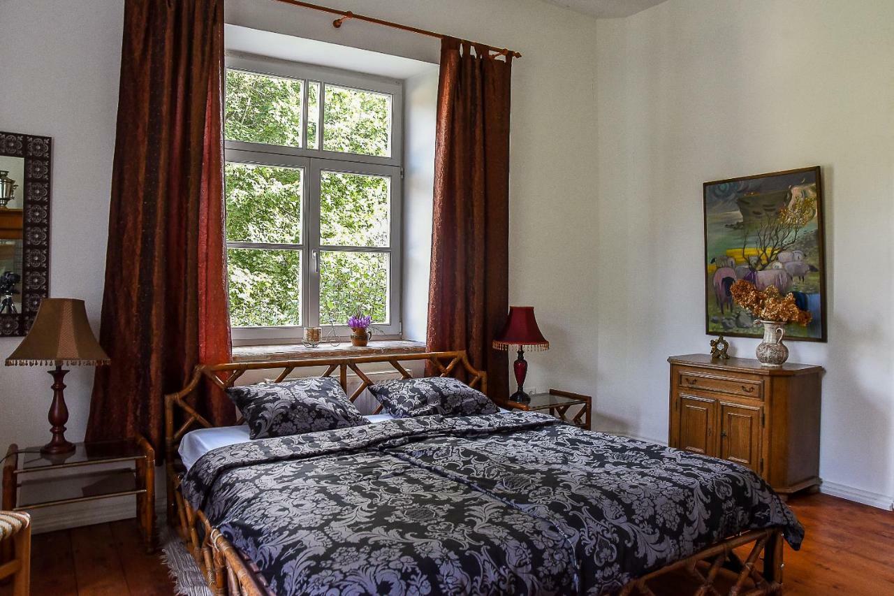 Отель Maras Manor Turlava Экстерьер фото